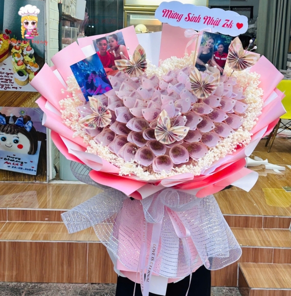 Bó hoa 50k dành tặng các cặp đôi 