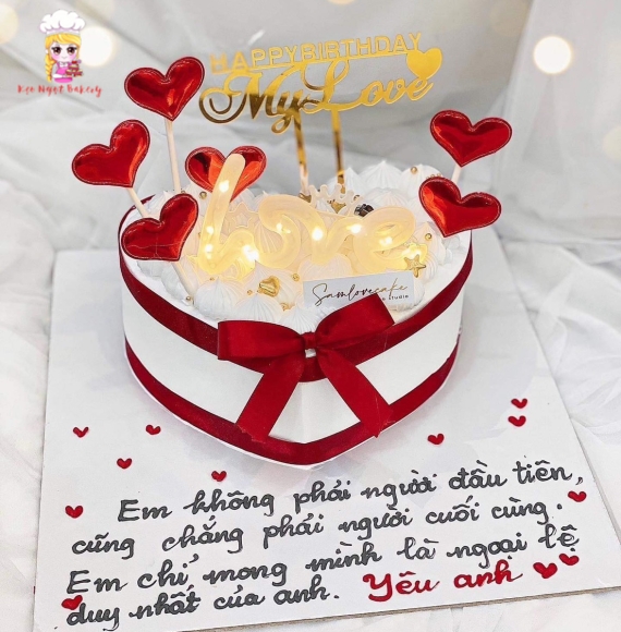 Mẫu bánh tim đèn chữ love