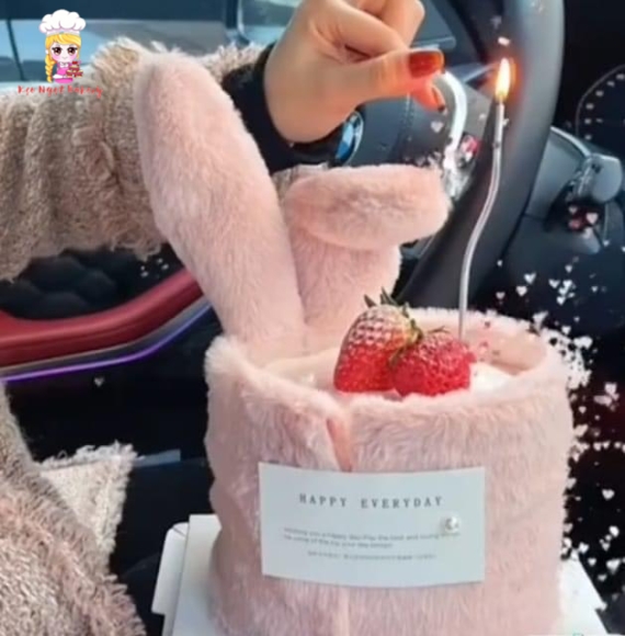 Bánh Kem tai thỏ Hồng pastel