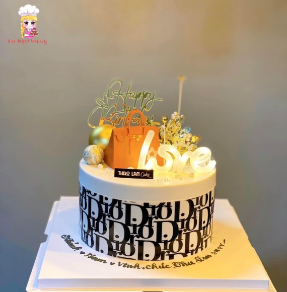 Bánh Kem mẫu dior đèn love