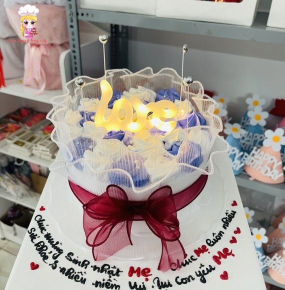 Bánh kem mẫu voan lưới đèn love