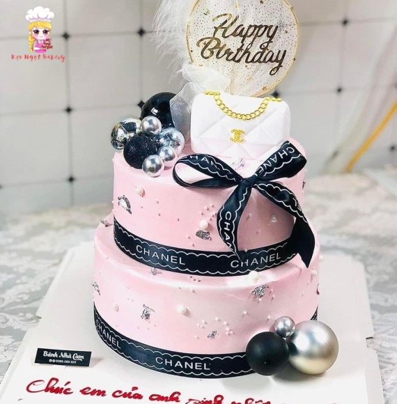 Bánh kem 2 tầng mẫu chanel tone đen Hồng