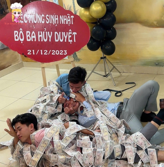 Hoa Tiền Tặng Người Thân