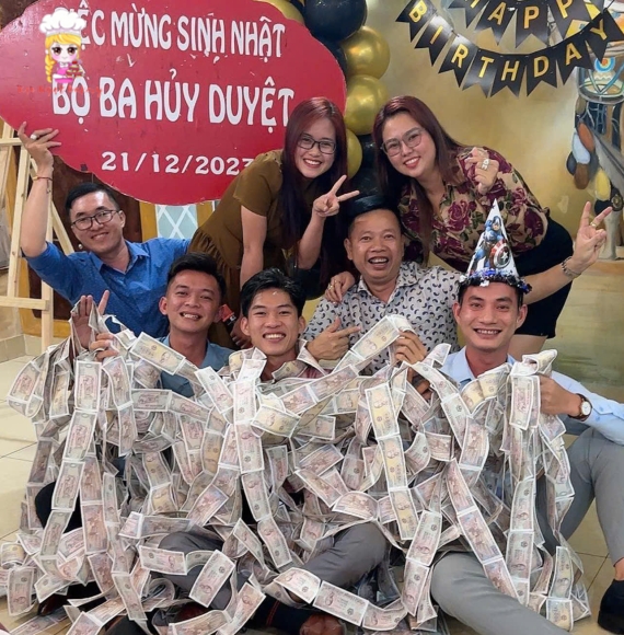 Hoa Tiền Tặng Người Thân