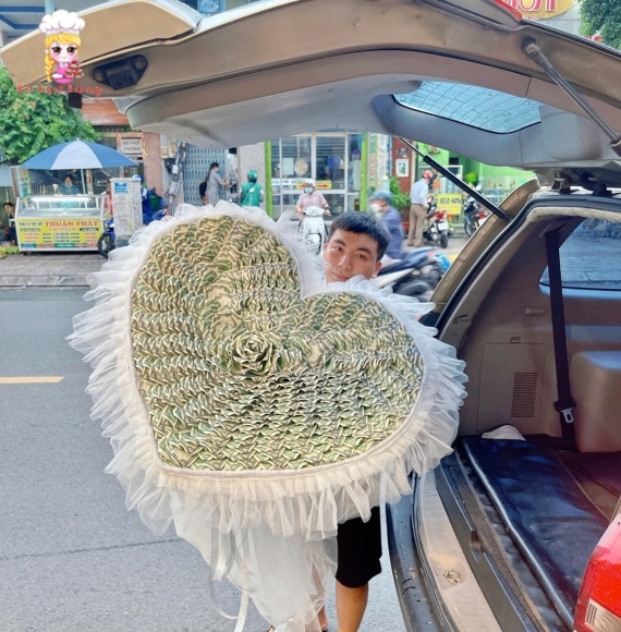 Hoa Tiền Tặng Người Thân