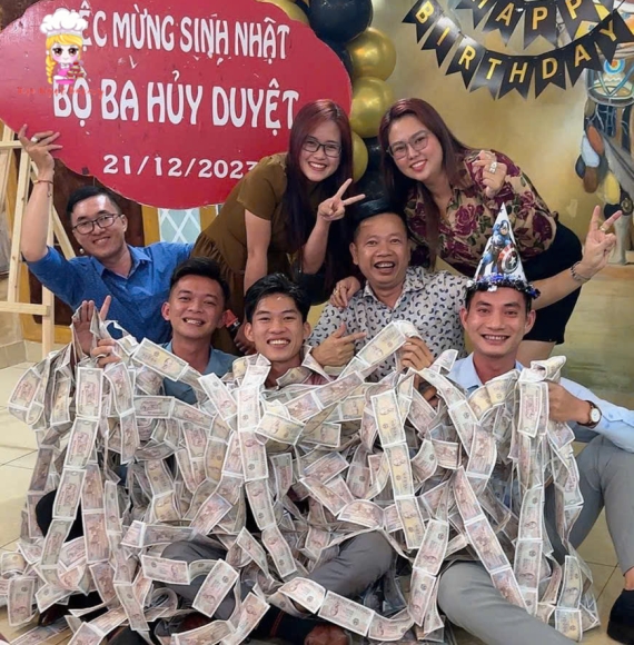 BÁNH KEM RÚT TIỀN