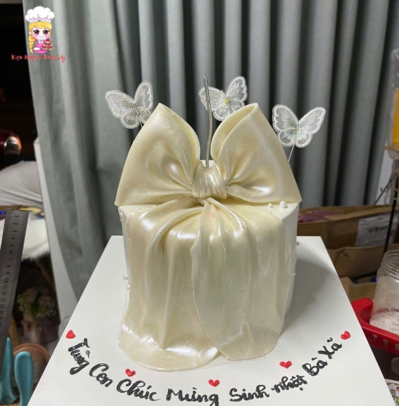 Bánh kem rút tiền sang trọng ở gò vấp