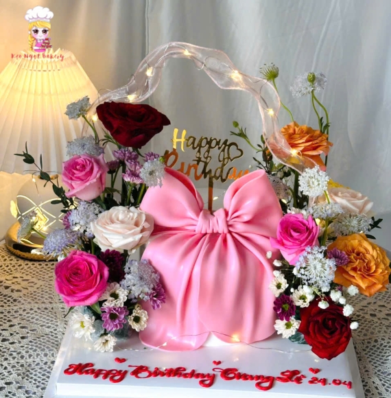 Bánh kem kèm phụ kiện hoa tươi
