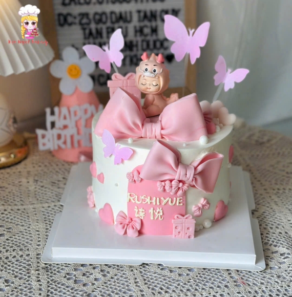 Bánh chúc mừng sinh nhật cho bé gái