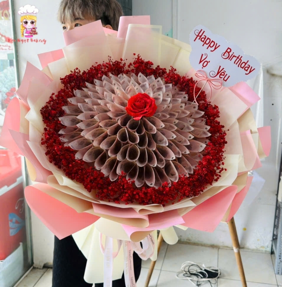 Bó hoa tiền khổng lồ tờ 50k tặng vợ