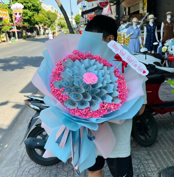 Bó hoa tiền tờ 20k 