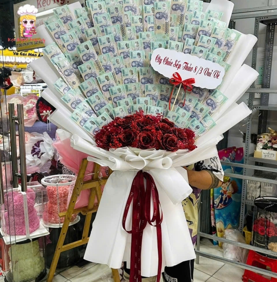 Bó hoa tiền khổng lồ 500k mừng ngày 8/3