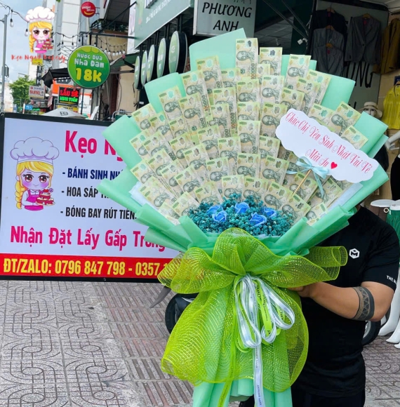 Bó hoa tiền tặng chị gái 