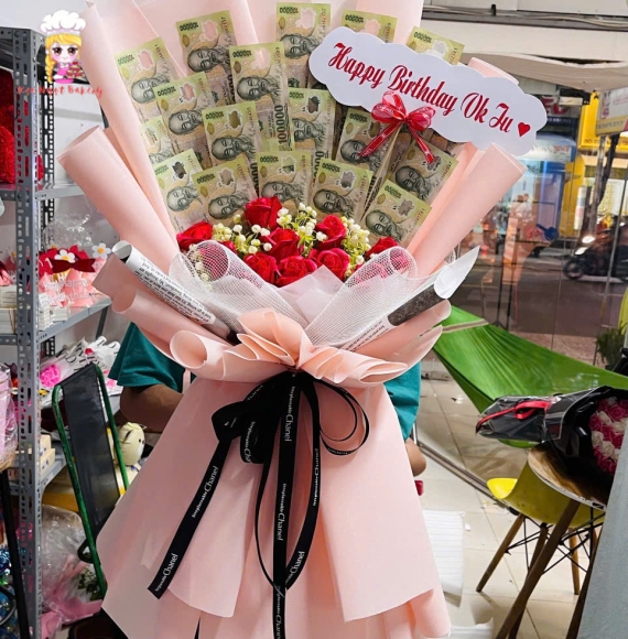 Bó hoa tiền tờ 100k tặng vợ