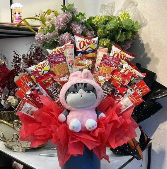 Sét quà bánh kẹo tone đỏ tặng sinh nhật bé