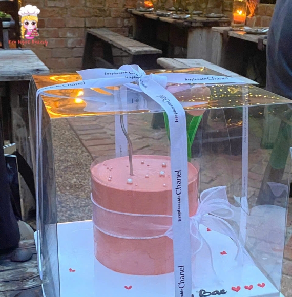 Hộp bánh kem tặng người yêu