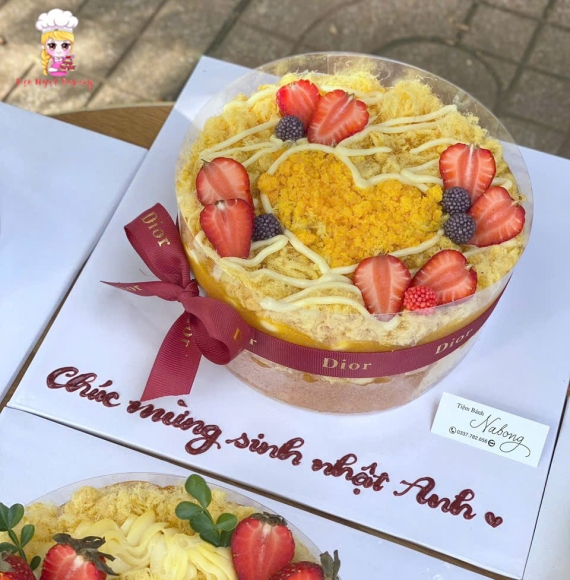 Bánh bông lan trứng muối phủ đầy trái cây