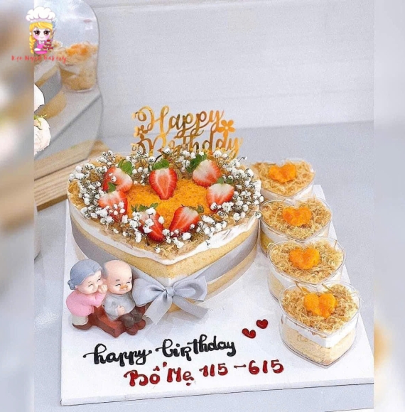 Sét Bánh bông lan trứng muối phủ đầy dâu tây