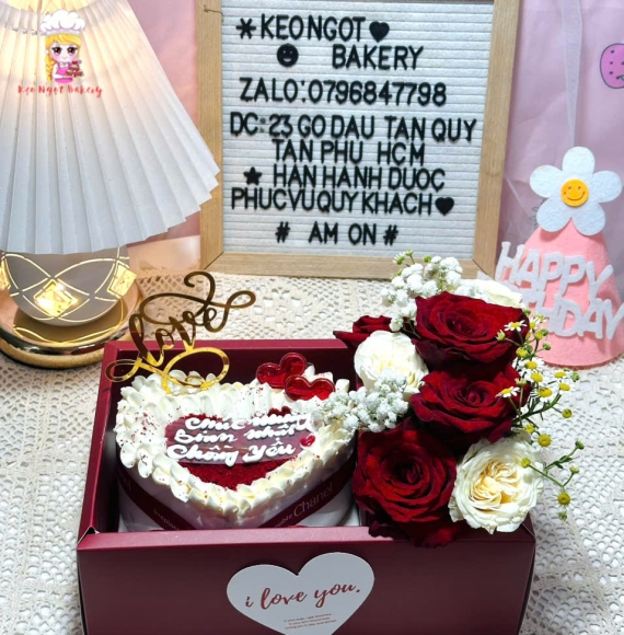 Hộp Hoa Tươi Bánh Kem