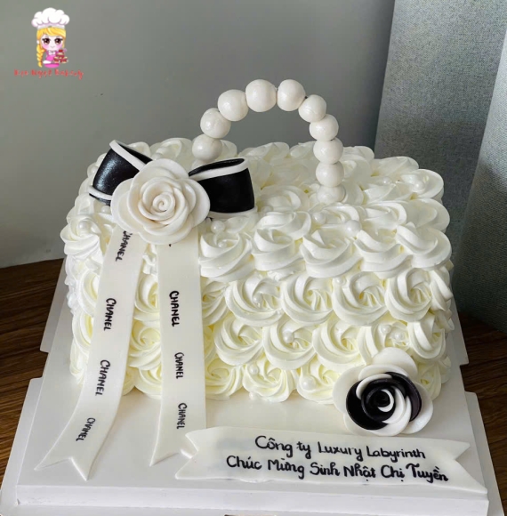 Bánh Hình Túi xách tone trắng