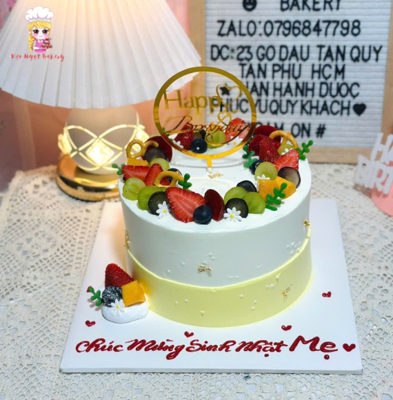 Bánh sinh nhật phủ đầy trái cây