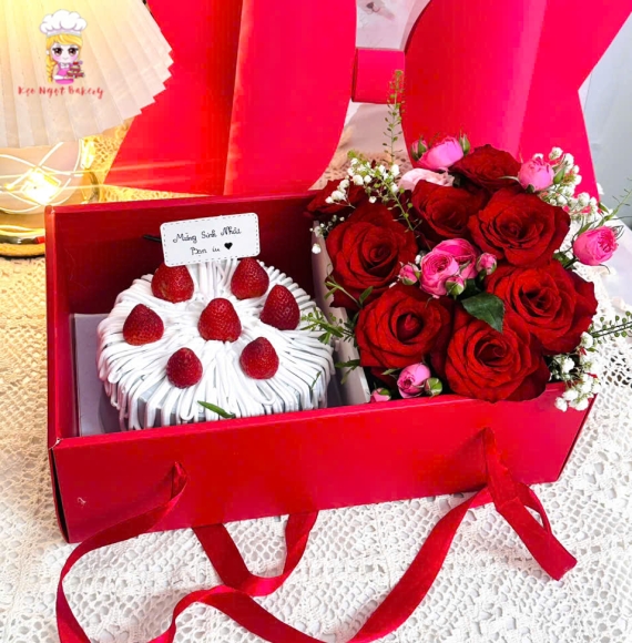 Hộp nơ hoa tươi và bánh kem