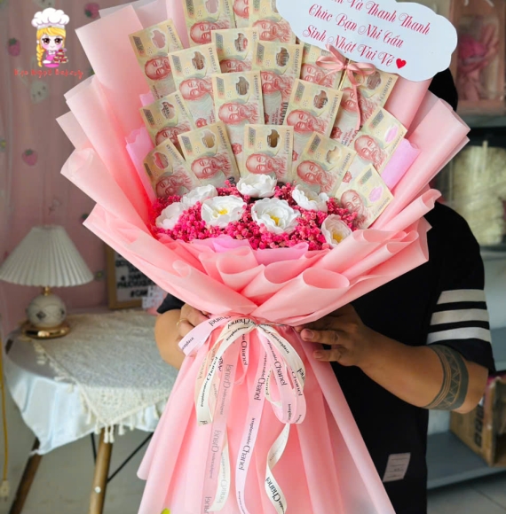 Mẫu Bó hoa tiền tờ 200k hot 2025 tại tân phú