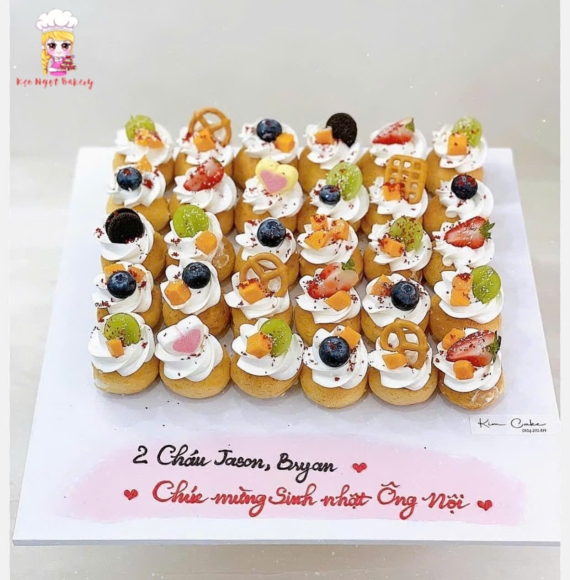 Bánh su kem Singapore sinh nhật phủ đầy trái cây