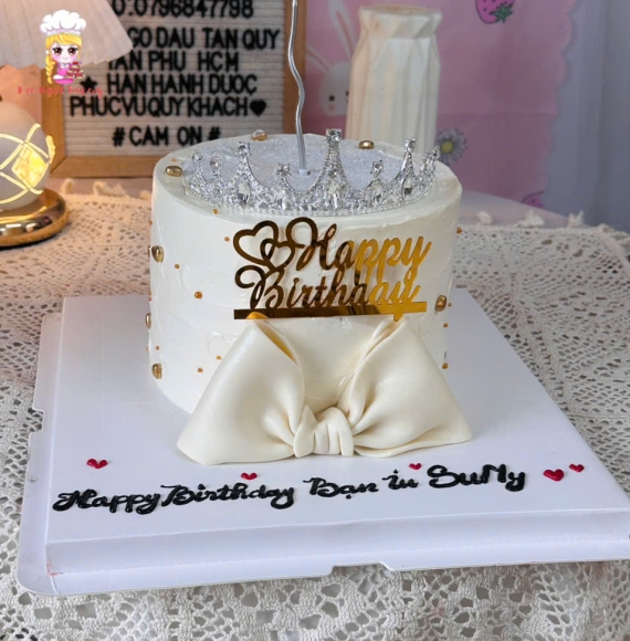 Bánh kem thổi kim tuyến dành cho bạn thân