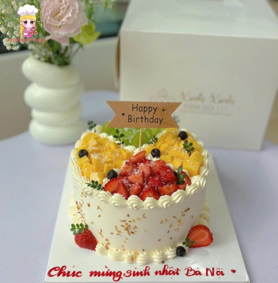 Bánh kem phủ đầy trái cây tươi