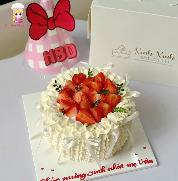 Bánh kem phủ đầy dâu tươi tặng mẹ yêu