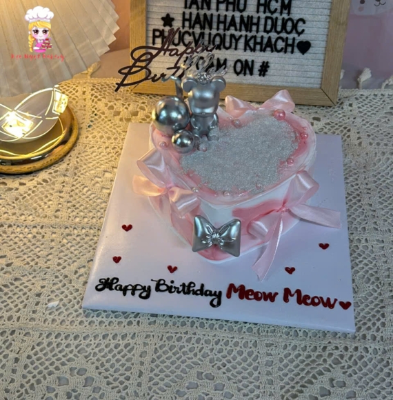 Bánh kem thổi kim tuyến tone hồng 