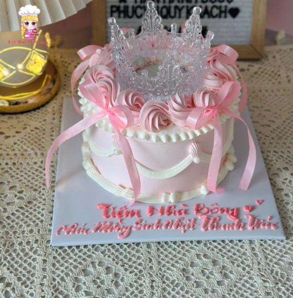 Bánh kem tone hồng thổi kim tuyến