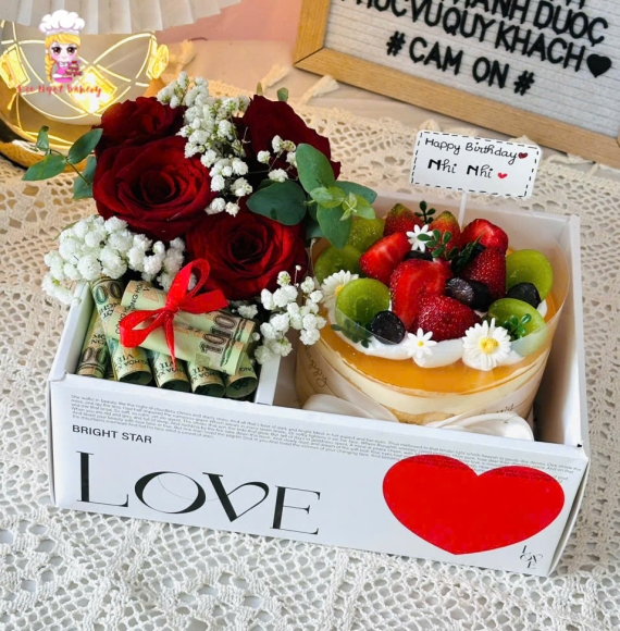 Hộp quà tặng bánh tiền và hoa