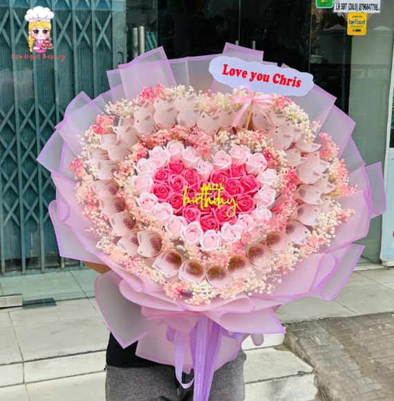 Bó hoa tiền tờ 50k khổng lồ kèm hoa sáp 