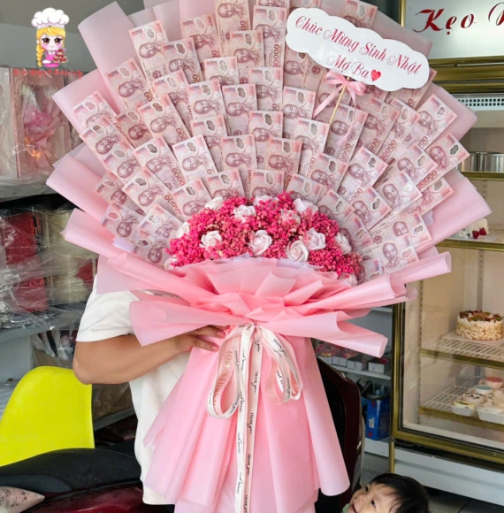 Bó hoa tiền tờ 50k khổng lồ