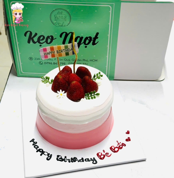 Mẫu bánh kem quả dâu 