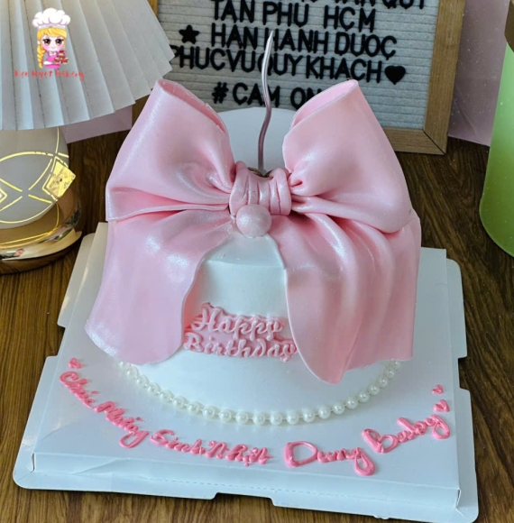Bánh kem siêu phẩm nơ hồng