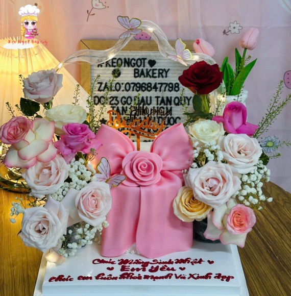 Bánh kem sinh nhật Fondant tạo hình chiếc nơ hồng 