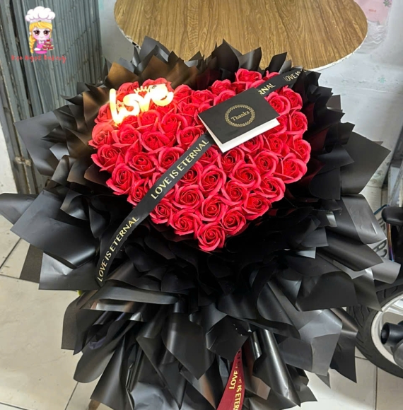 Bó hoa sáp trái tim khổng hot 2025 màu đỏ tình yêu