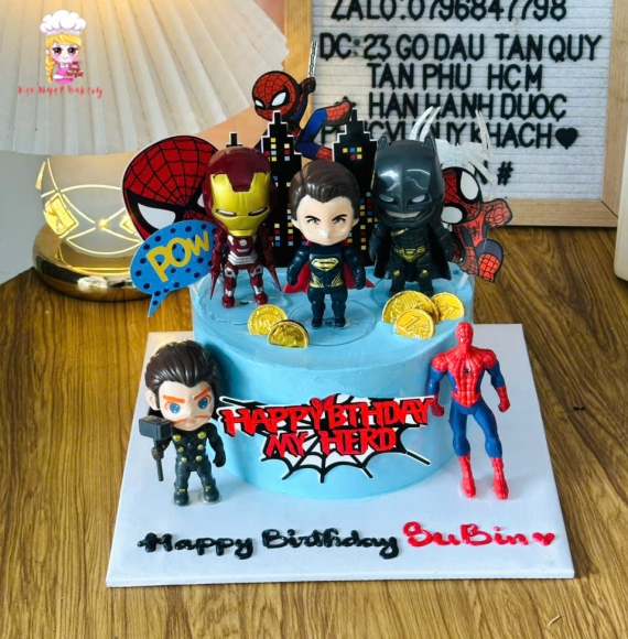 Bánh sinh nhật bé trai mê siêu nhân và người nhện