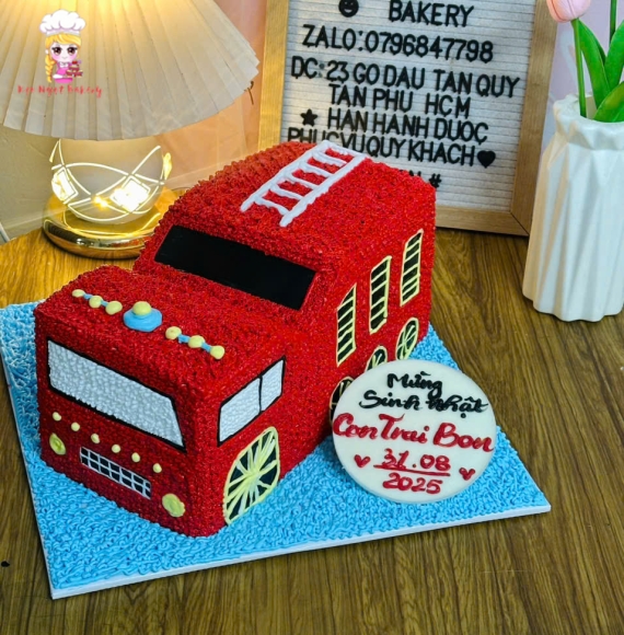 Bánh sinh nhật xe tải ,xe ô tô cho bé trai