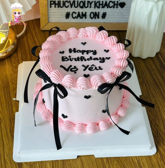 Bánh sinh nhật tone hồng tặng vợ yêu