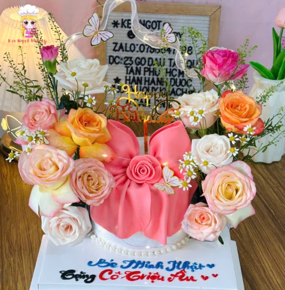 Bánh kem nơ hoa hồng xinh