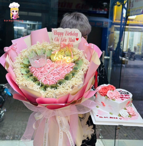 Bó hoa sáp kèm bánh kem combo siêu hot tại kẹo ngọt