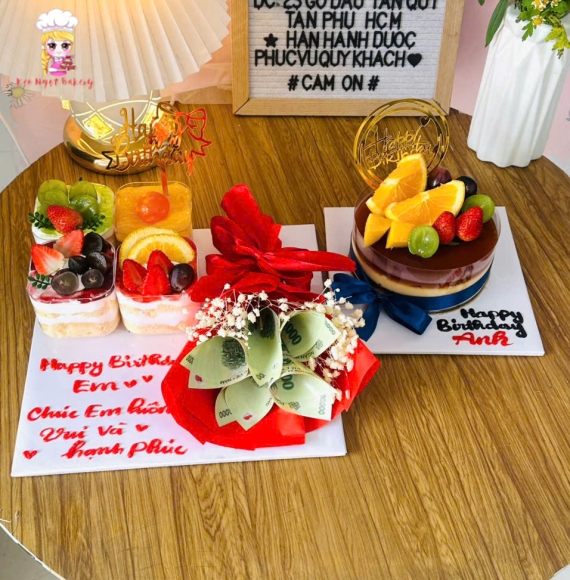 Sét bánh và hoa tiền nhỏ