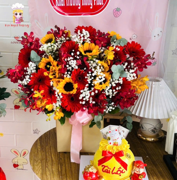 Giỏ hoa chúc mừng hoa hướng dương kết hợp đồng tiền kèm bánh khai trương