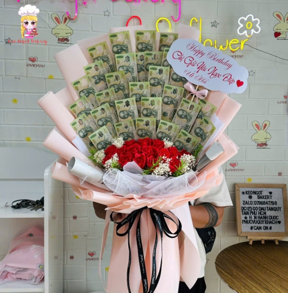 Bó hoa tiền tờ 100k kèm hoa sáp tone đỏ
