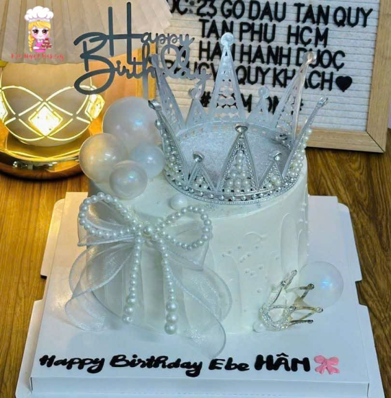 Bánh kem kim tuyến hot trend kèm vương niệm sang trọng