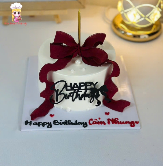 Mẫu bánh kem tone đỏ kèm dây nơ đỏ